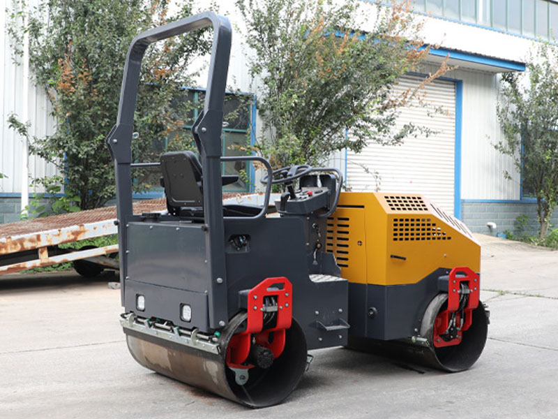 小型滑移裝載機之座駕壓路機的操作規范